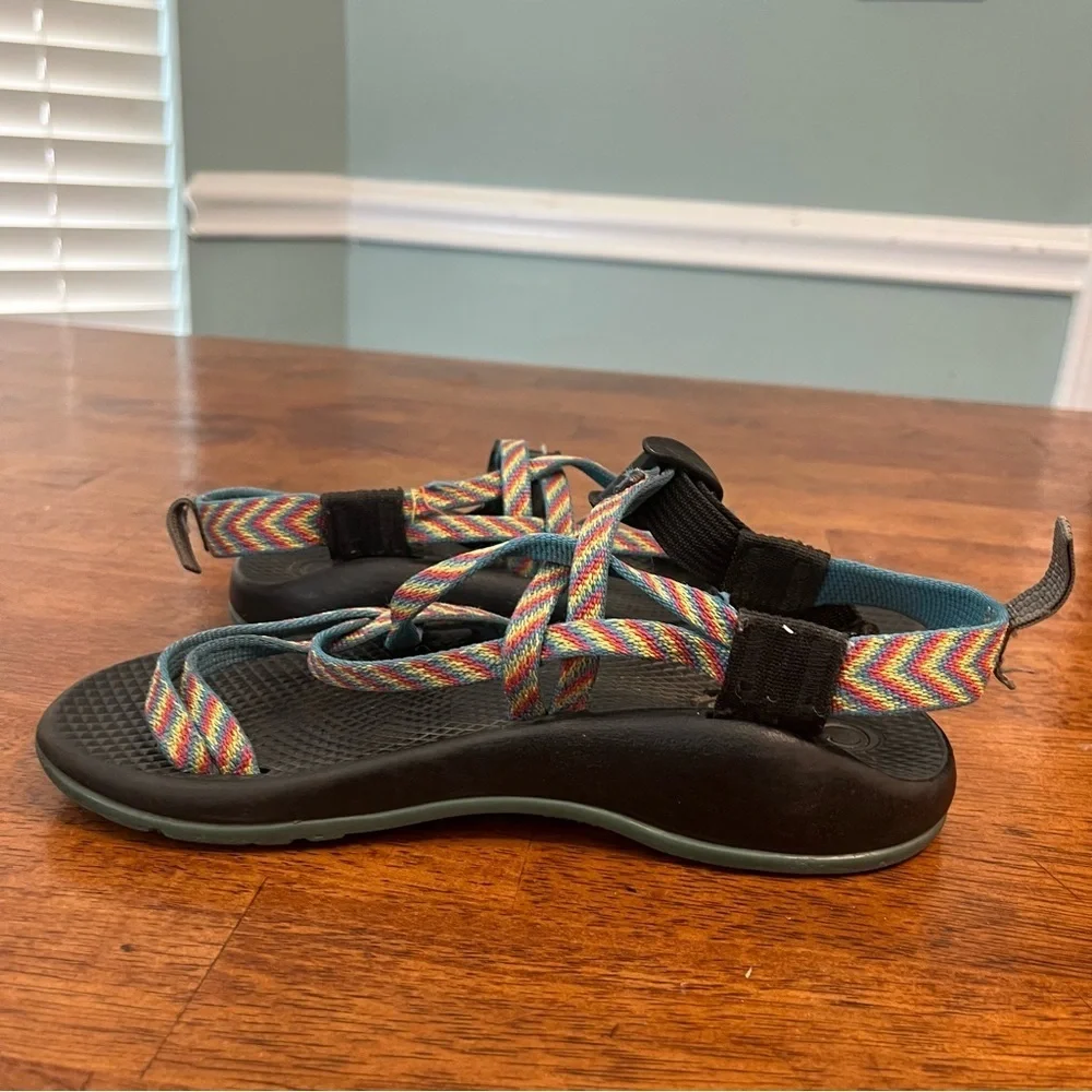 Kids Chacos blue rainbow Colorful Strappy Sandals size 3